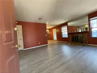 Photo #5: 2391332 Listing 