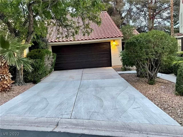 MLS: 2391351 Condo For Sale