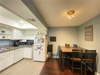 Photo #2: 2391352 Listing 