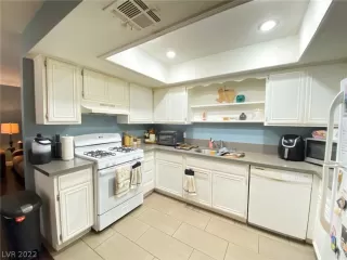 Photo #5: 2391352 Listing 