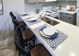 Photo #3: 2391366 Listing