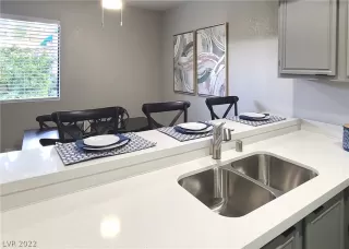 Photo #4: 2391366 Listing