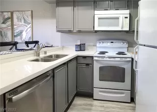 Photo #5: 2391366 Listing