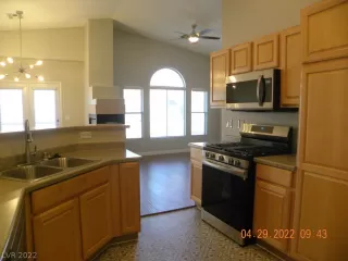 Photo #5: 2391381 Listing