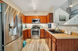 Photo #2: 2391393 Listing 