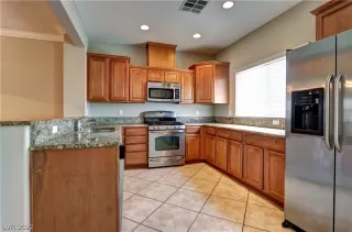 Photo #6: 2391417 Listing