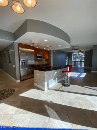 Photo #2: 2391422 Listing