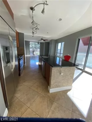 Photo #3: 2391422 Listing