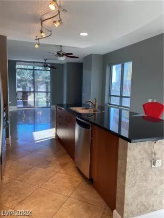 Photo #5: 2391422 Listing