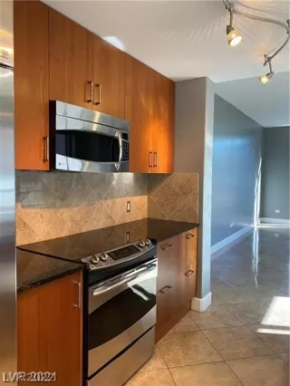 Photo #6: 2391422 Listing