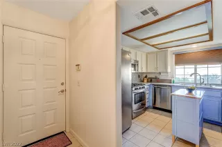 Photo #2: 2391432 Listing