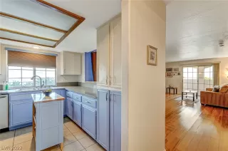 Photo #3: 2391432 Listing