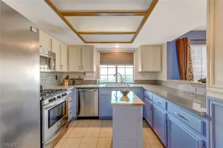 Photo #4: 2391432 Listing