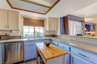 Photo #5: 2391432 Listing