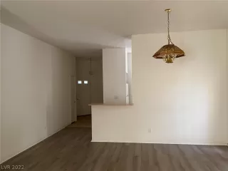 Photo #2: 2391437 Listing 