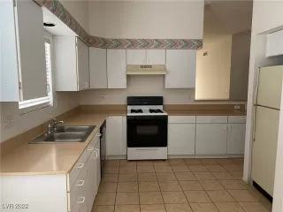 Photo #3: 2391437 Listing 