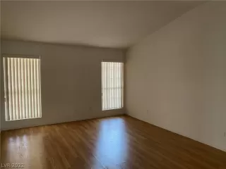 Photo #5: 2391437 Listing 