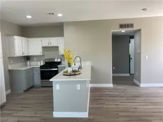 Photo #3: 2391472 Listing 