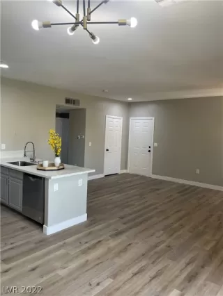 Photo #4: 2391472 Listing 