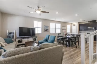 Photo #3: 2391473 Listing