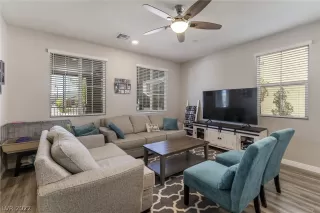 Photo #5: 2391473 Listing