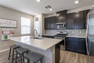 Photo #6: 2391473 Listing