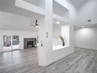 Photo #6: 2391475 Listing