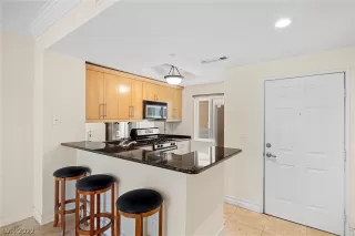 Photo #4: 2391476 Listing