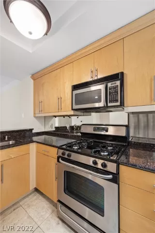 Photo #5: 2391476 Listing