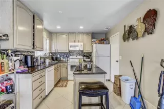 Photo #6: 2391501 Listing 