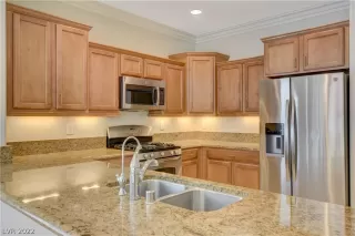 Photo #2: 2391502 Listing