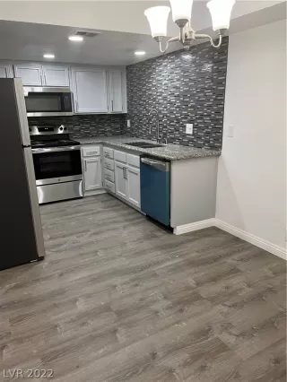 Photo #6: 2391538 Listing 