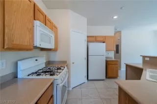 Photo #1: 2391541 Listing