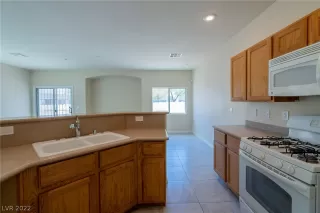 Photo #5: 2391541 Listing