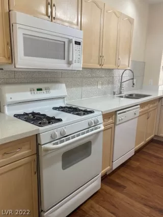 Photo #5: 2391569 Listing 