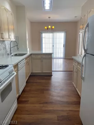 Photo #6: 2391569 Listing 