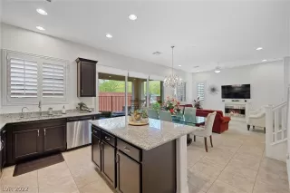 Photo #5: 2391593 Listing 