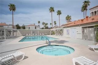 Photo #3: 2391607 Listing