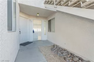 Photo #4: 2391607 Listing