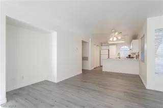 Photo #5: 2391607 Listing