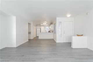 Photo #6: 2391607 Listing