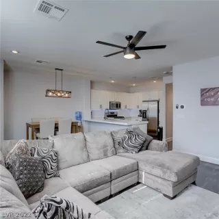 Photo #6: 2391627 Listing