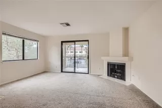 Photo #4: 2391642 Listing