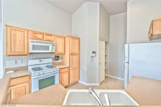 Photo #3: 2391651 Listing 