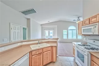 Photo #4: 2391651 Listing 