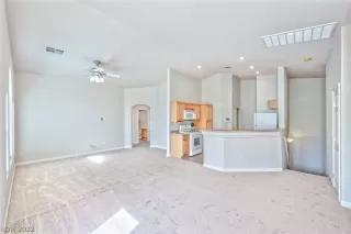 Photo #5: 2391651 Listing 