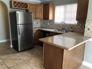 Photo #5: 2391655 Listing 