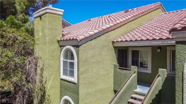 MLS: 2391685 Condo For Sale