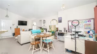 Photo #3: 2391685 Listing