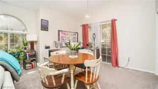 Photo #4: 2391685 Listing